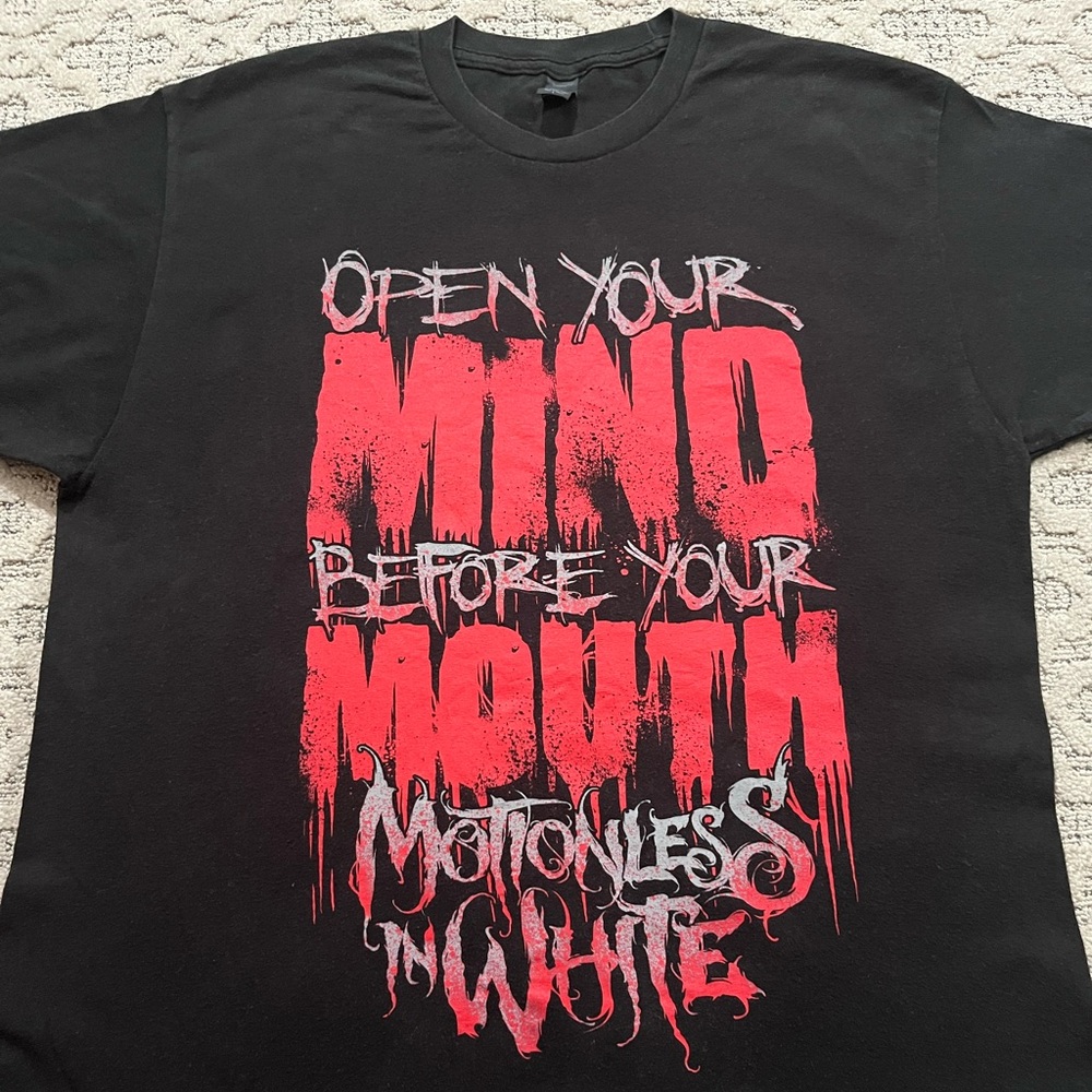 🎸 '16 Motionless In White Band Immaculate Misconception Lyrics Wild Red Text Tee